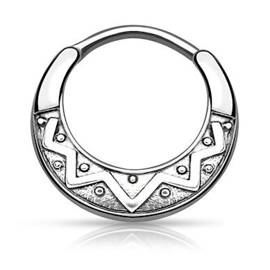Septumpiercing mit Aztekendesign
