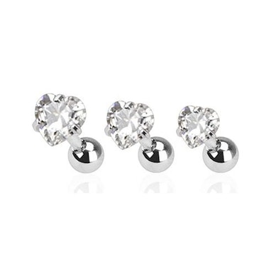 Set aus Ohrpiercings mit einem Herzstein