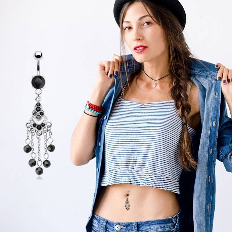 Bauchnabelpiercing mit Ketten und schwarzen Kugeln Körperschmuck - Deutschland