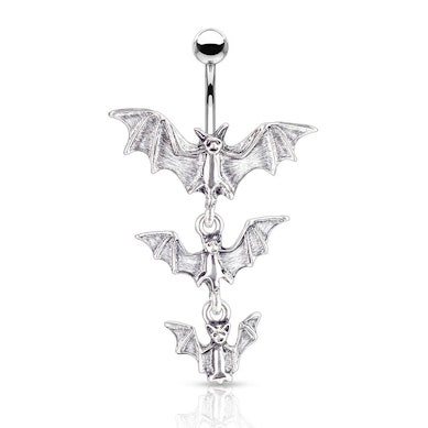Bauchnabelpiercing mit drei Fledermäusen