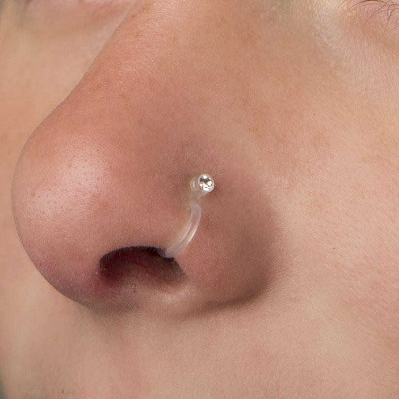 Fake Nasenpiercing mit einem Stein Körperpiercing - Deutschland