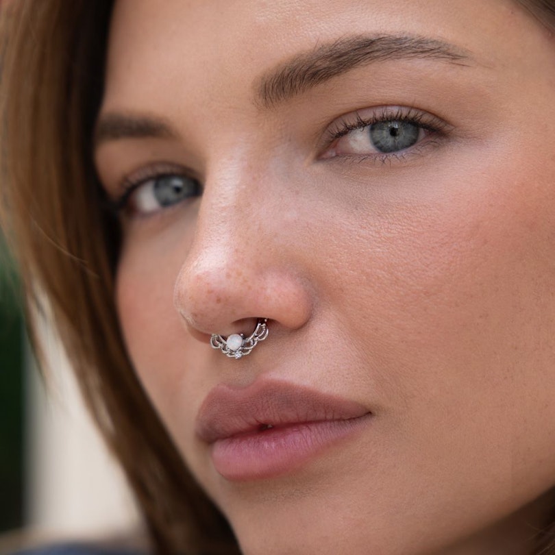 Septumpiercing mit Opalstein und Kettendesign Körperschmuck - Deutschland