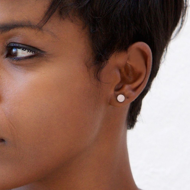 Plug aus Rosenquartz mit einem O-Ring Piercings - Deutschland