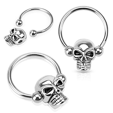 Ring mit Totenkopf