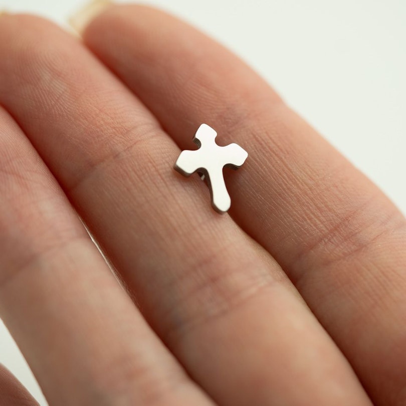 Zungenpiercing mit Kreuz Körperschmuck - Deutschland