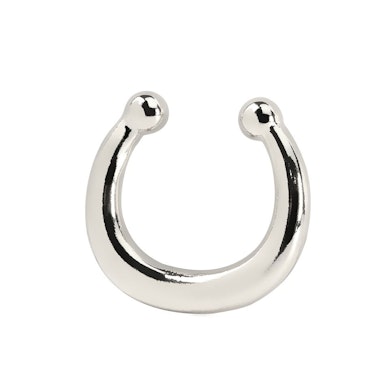 Fake Septumpiercing im einfachen Design