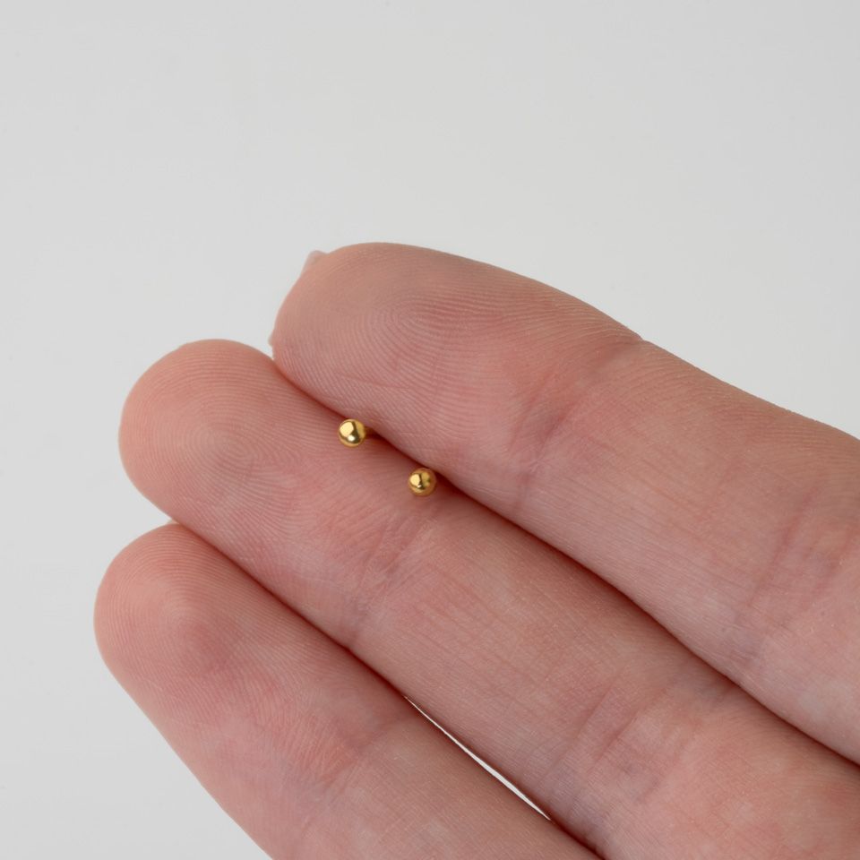 Nasenpiercing mit verschiedenen Designs