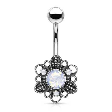 Bauchnabelpiercing mit oxidierter Blume und Opalithen