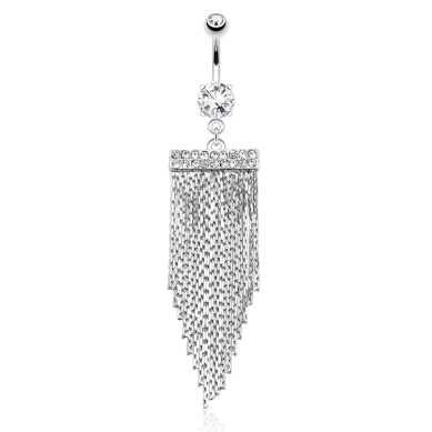 Bauchnabelpiercing mit vielen Ketten