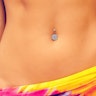 Bauchnabelpiercing mit einer großen Blume Piercings - Deutschland