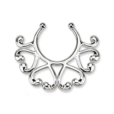 Fake Brustpiercing mit halber Herzkante