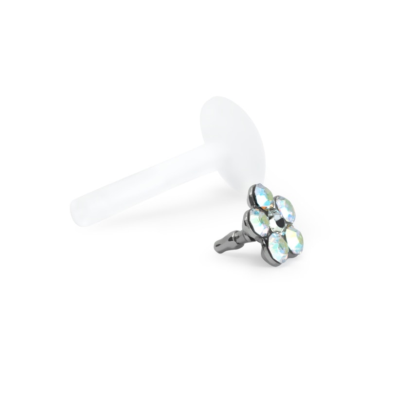 Labret mit einer Blume Körperpiercing - Deutschland