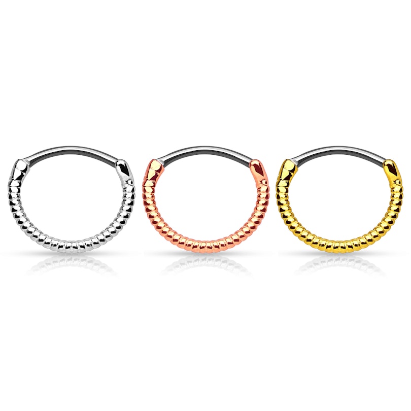 Septumpiercing mit einem gewundenen Draht Piercings - Deutschland