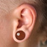 Plug aus Mahagonieholz mit einem Stein Piercings - Deutschland