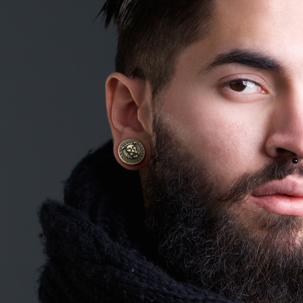 Plug aus Holz mit einem Löwenkopf Körperpiercing - Deutschland