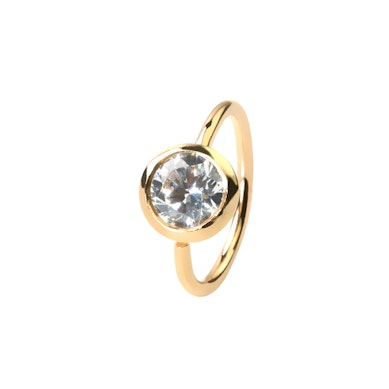Einfacher Ring aus 14 Karat Gold mit einem Stein