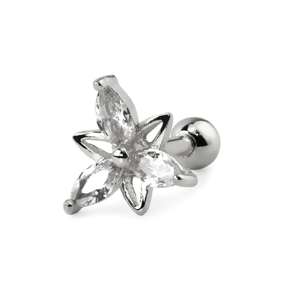 Ohrpiercing mit dreiblättriger Blume