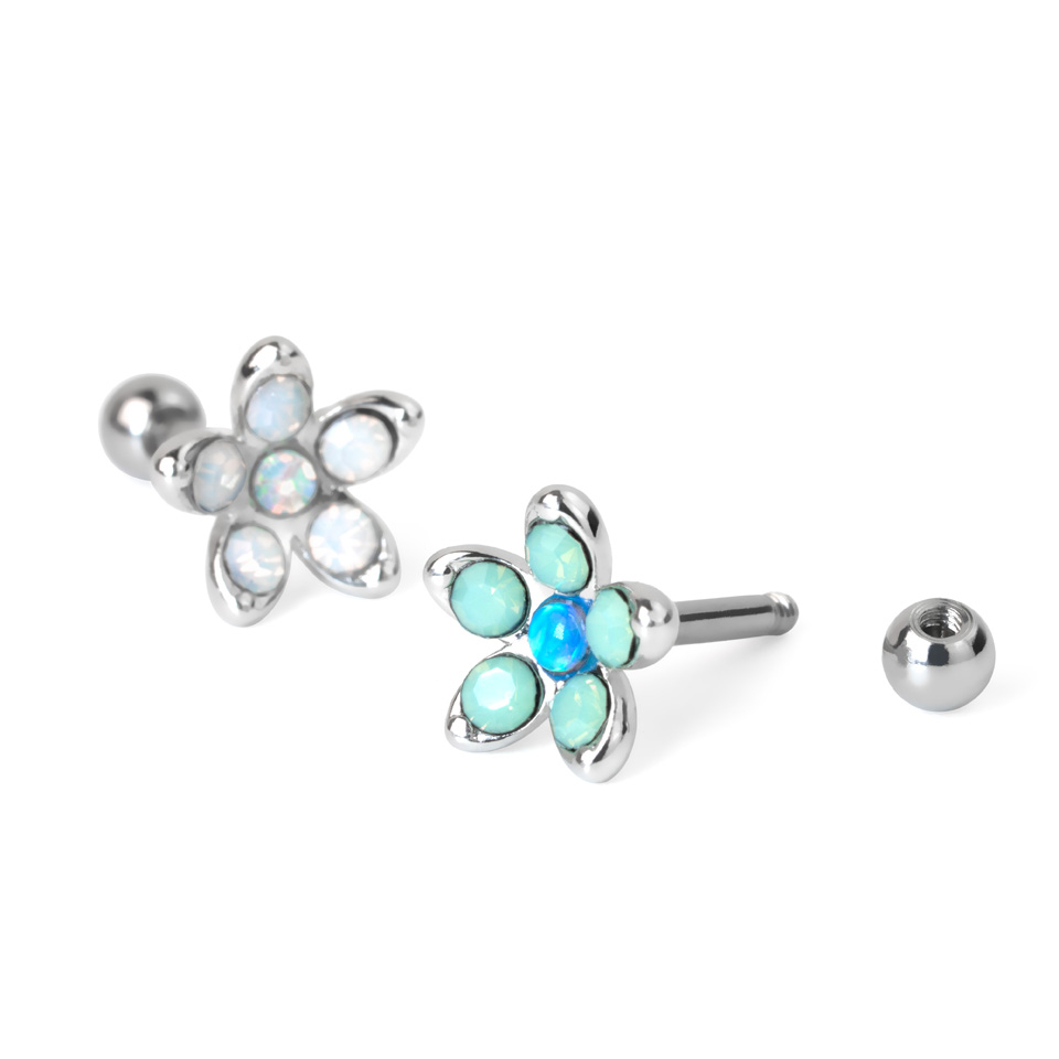 Ohrpiercing mit Opalitblume und Opalstein