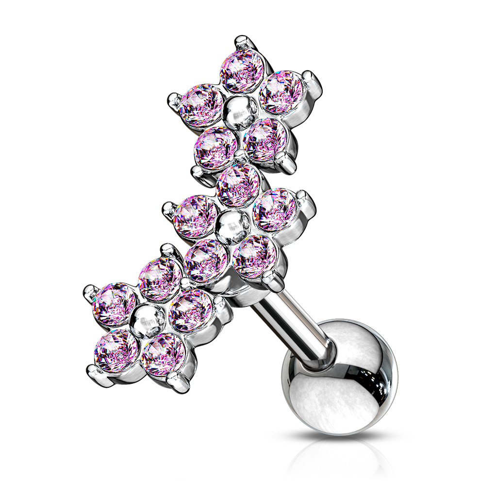 Ohrpiercing mit drei Blumen in einer Reihe