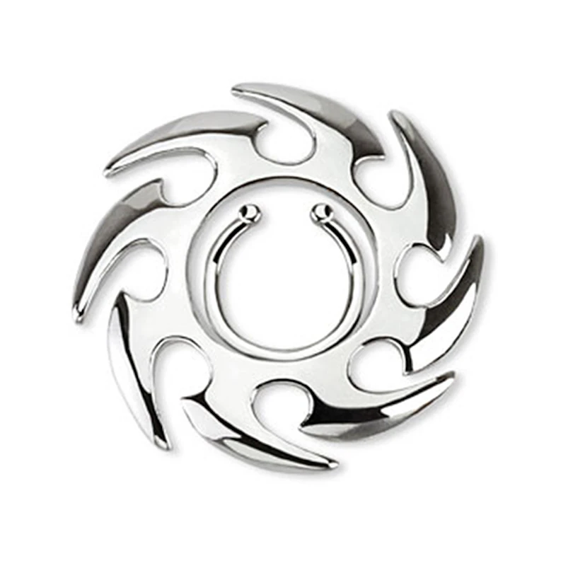 Fake Brustpiercing mit einer Tribal-Sonne