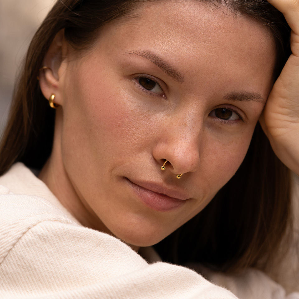 Titan Hufeisen mit facettierten Kugeln