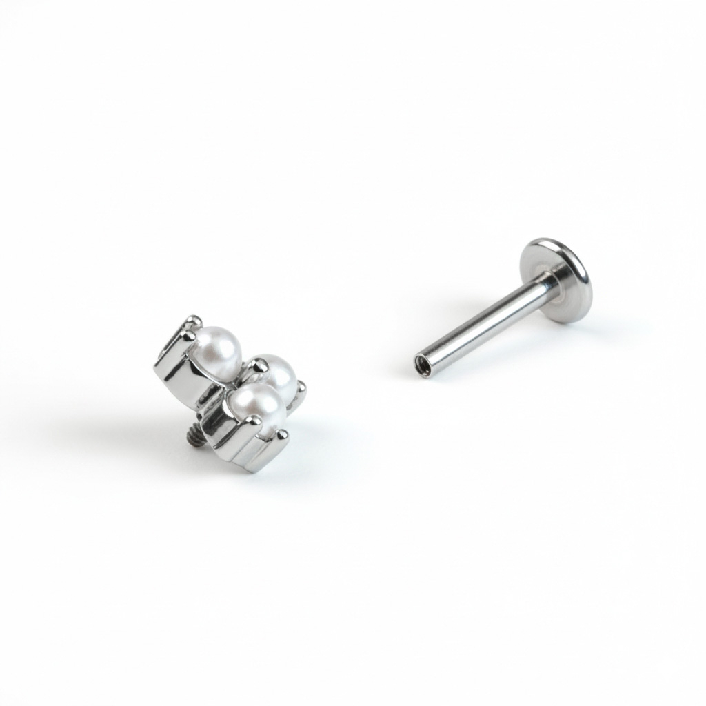 Zartes Labret mit drei Kunstperlen