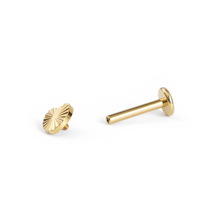 Herzförmiges Labret mit Texturmuster