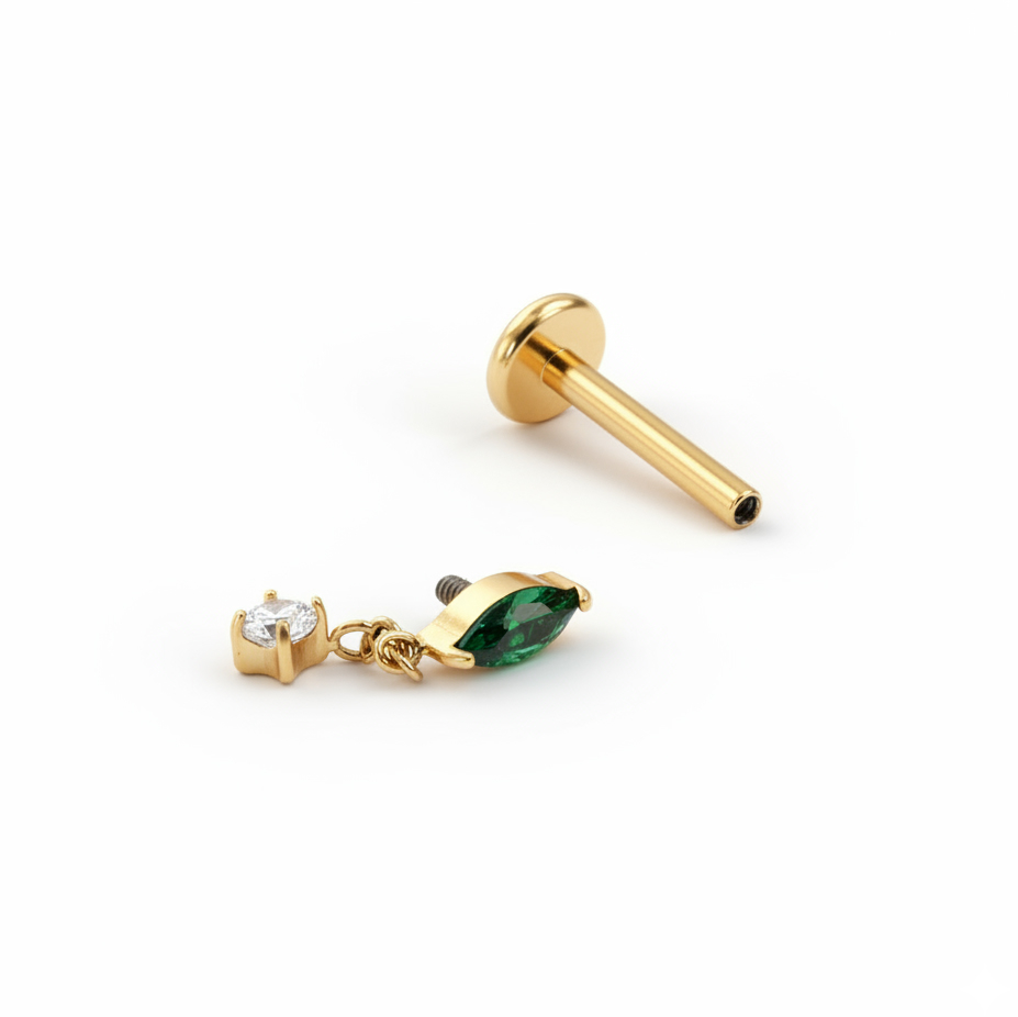 Titan-Labret mit smaragdgrünem Stein und Anhänger