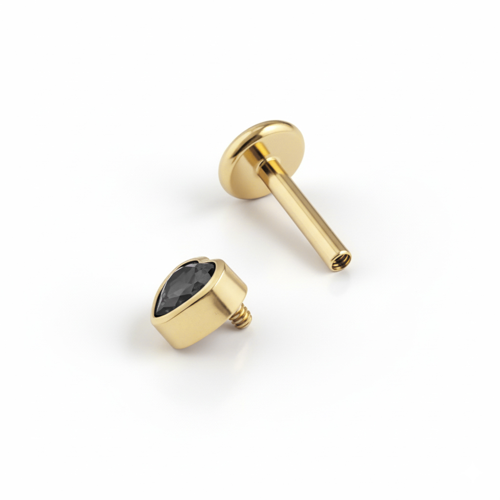 Titan-Labret mit herzförmigem Schmuckstein