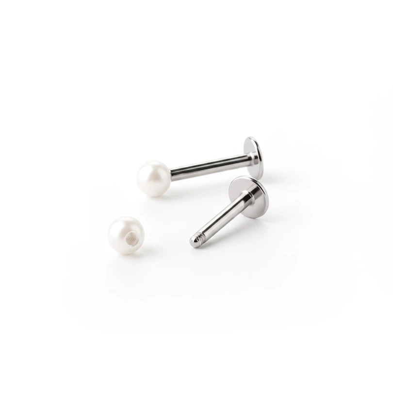 Labret mit einer Perlenkugel aus Acryl in vielen Farben