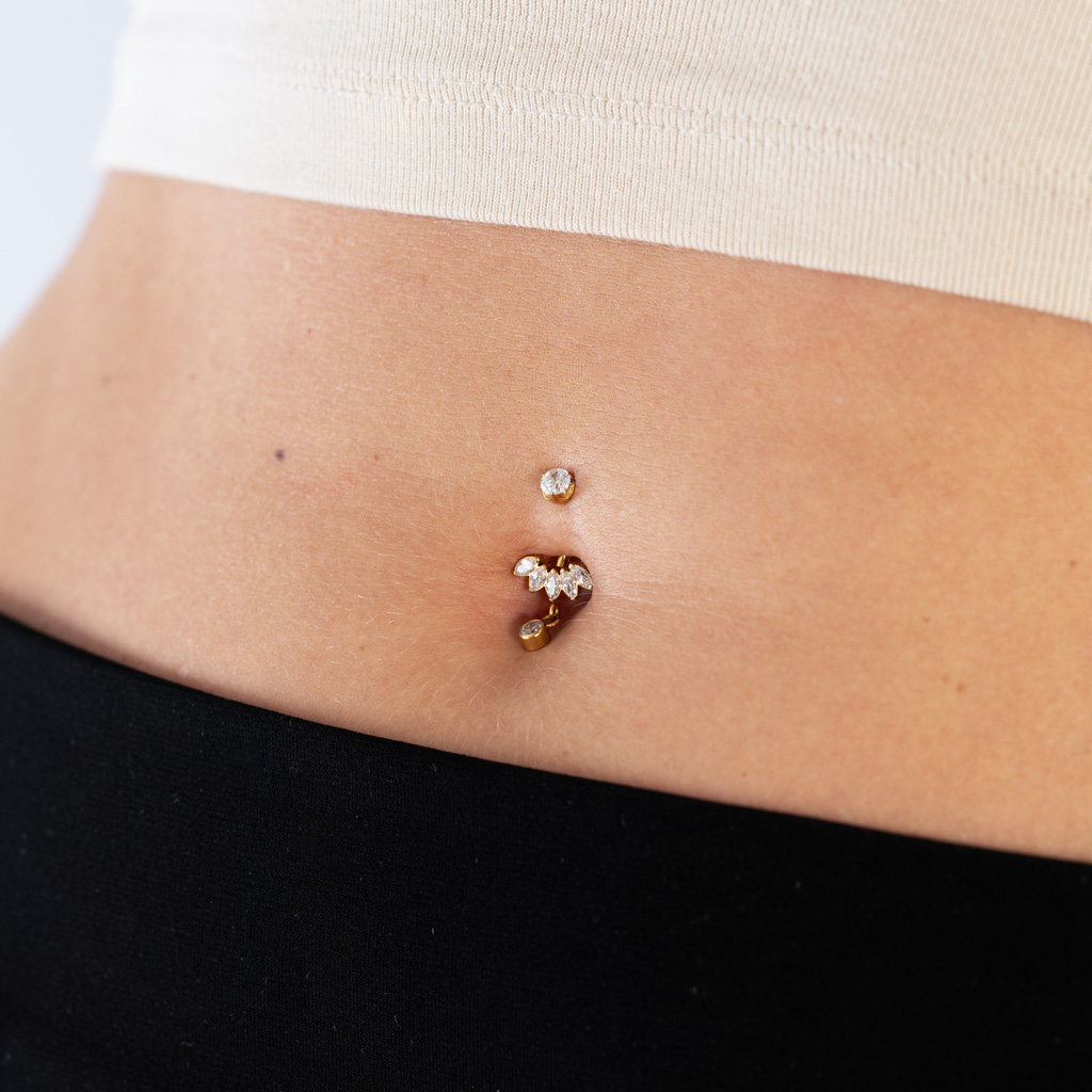 Titan-Bauchnabelring mit Marquise-Steinen und Anhänger