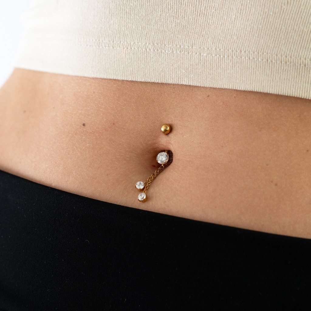 Titan-Bauchnabelring mit Ketten und Schmucksteinen