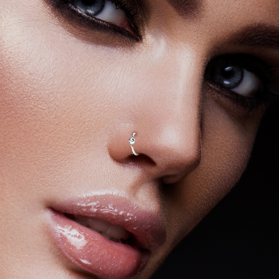 Ring mit fester Kugel und Stein