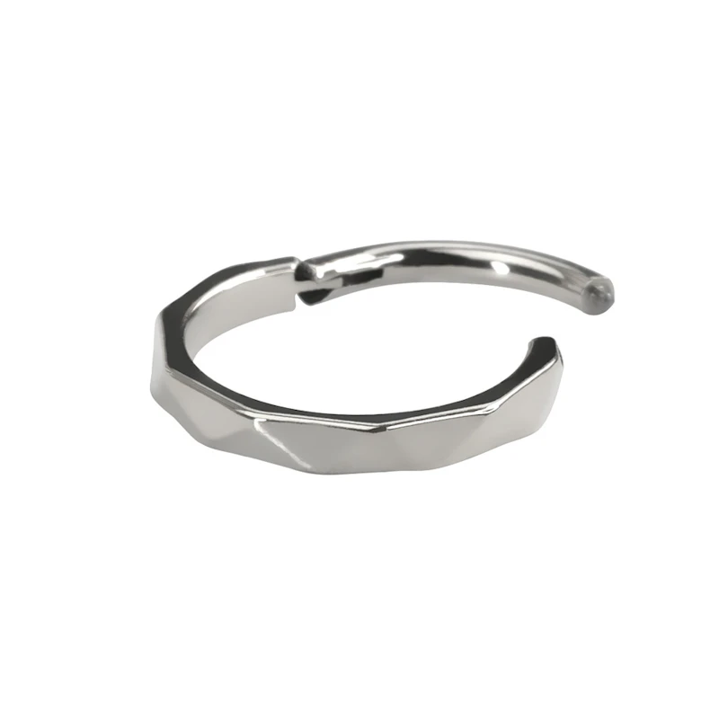 Nasenring mit Diamantmuster aus Titan