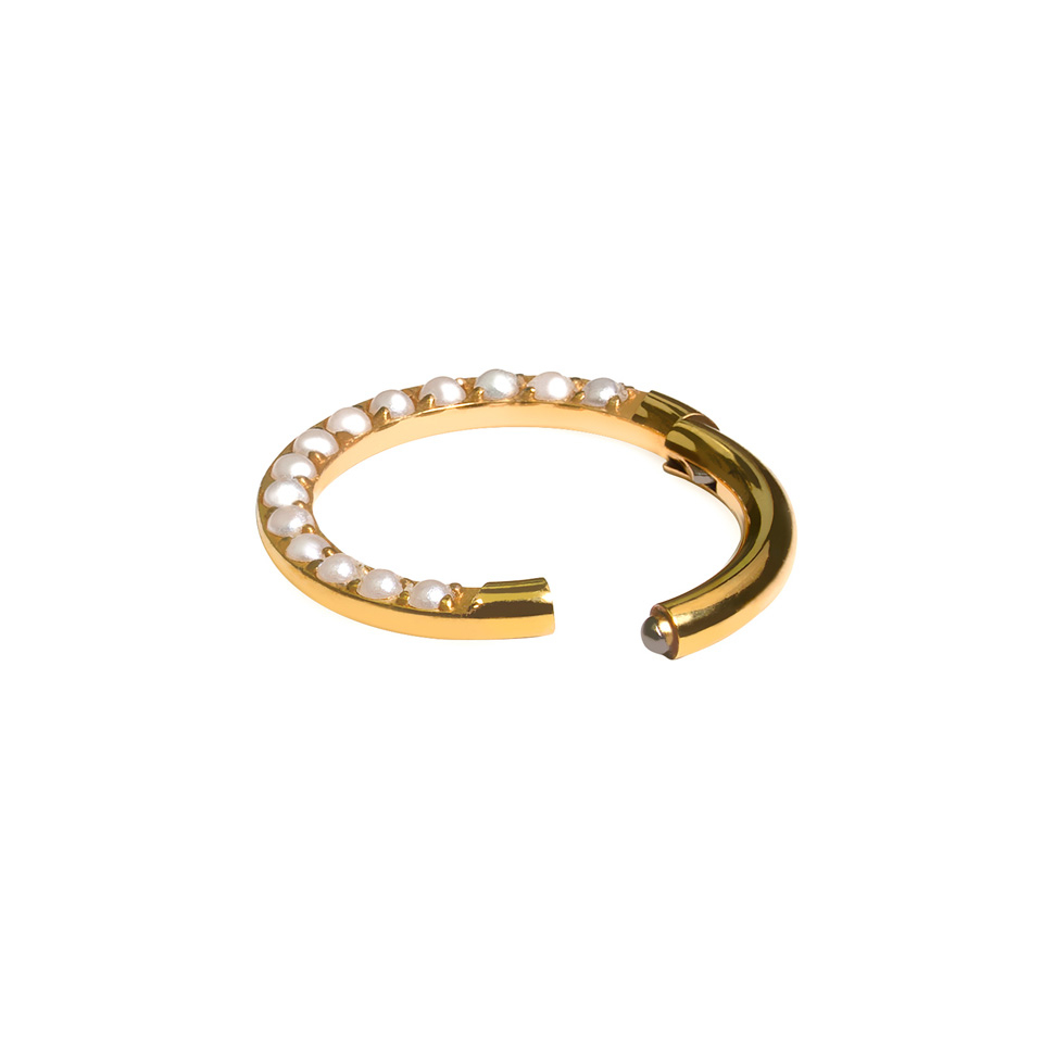 Titan-Ring mit nach außen gerichteten Perlen