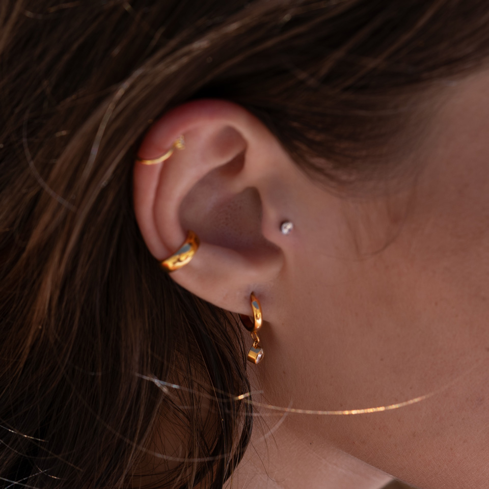 Titan-Ring mit tropfenförmigem Anhänger