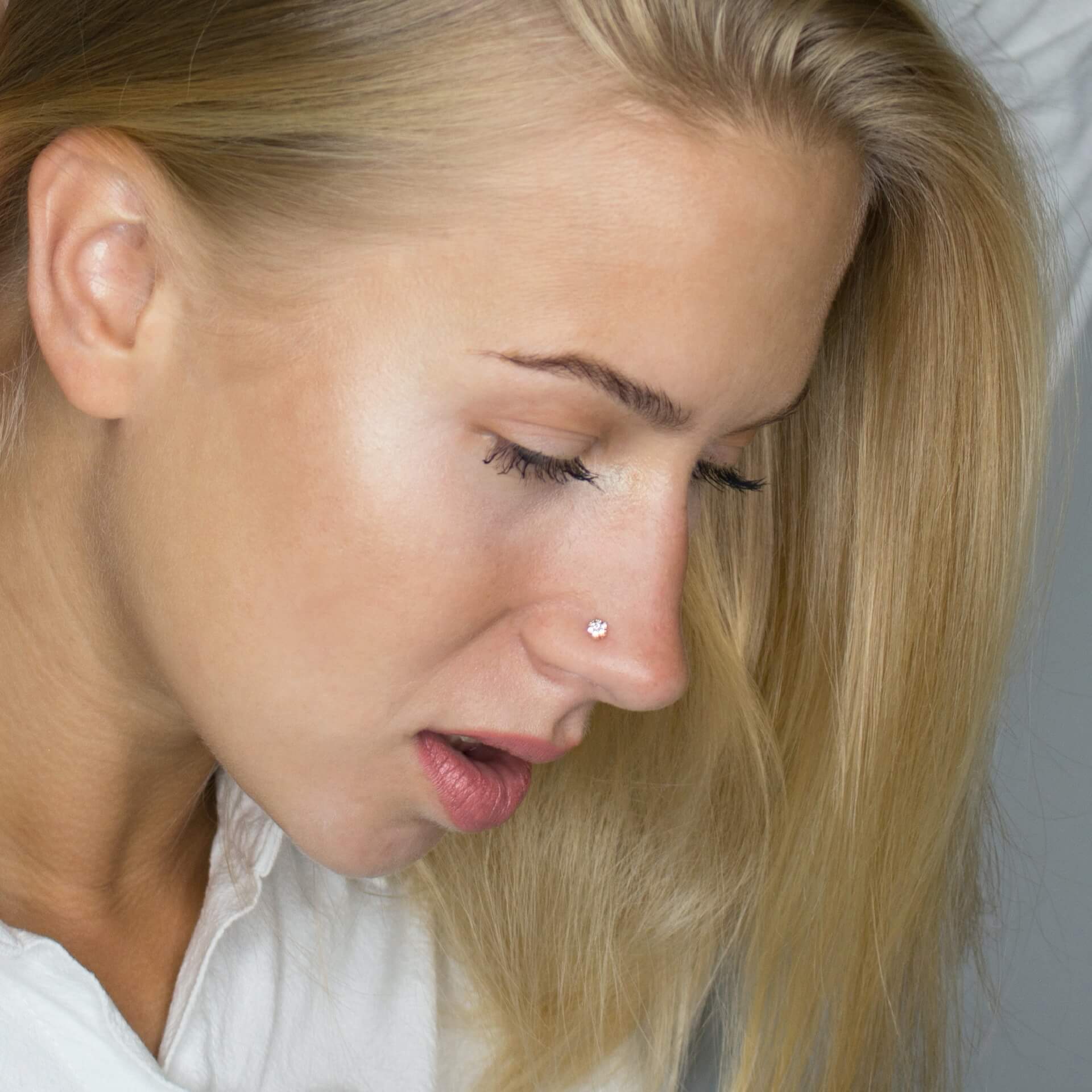 DENI 3 Kurze Nasenstecker Aus 925er Sterlingsilber - Mit Kleiner Kugel 2mm - 0,6mm Dicke