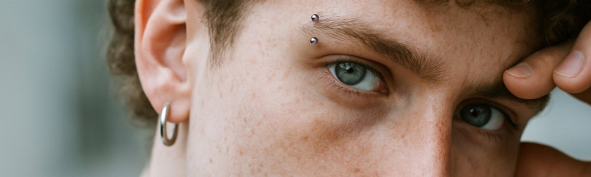 Augenbrauenpiercings